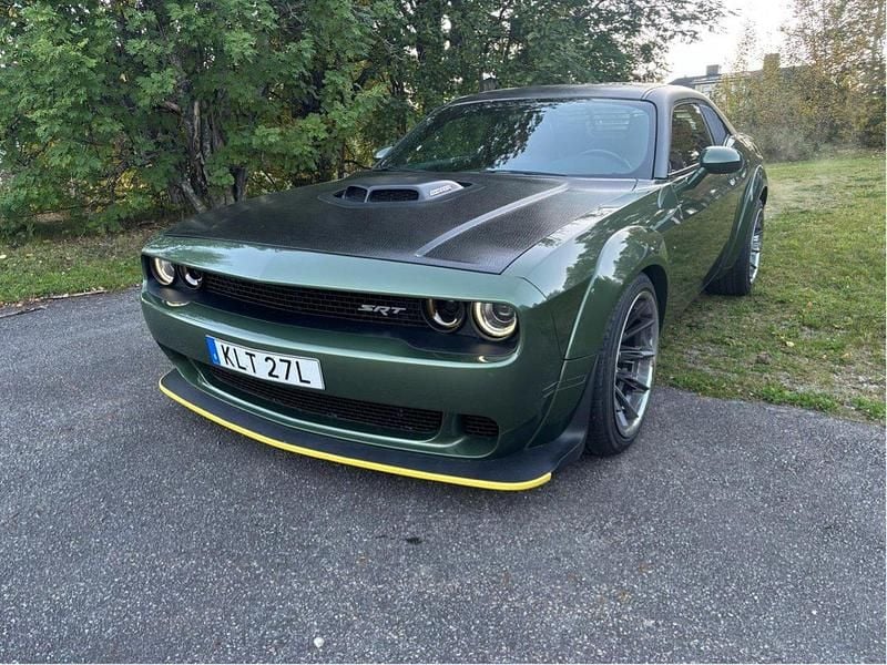 Grön Begagnad 2015 Dodge Challenger Sportkupé | 450 000 kr (Superpris) - Bild 1/4