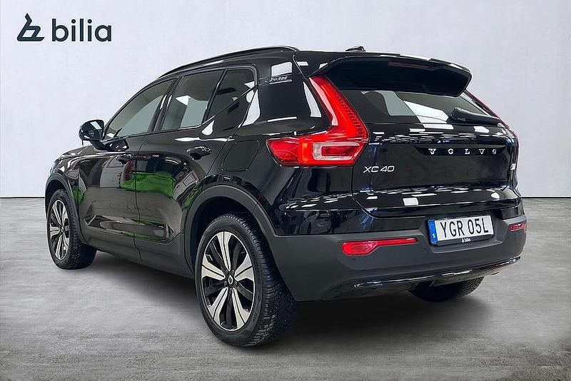 Begagnad Volvo XC40 Core 185 kW (252 HK) 2023 Svart SUV