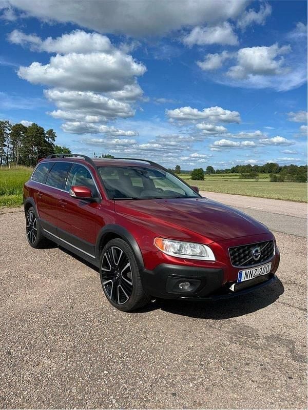 Röd Begagnad 2014 Volvo XC70 Momentum SUV | 110 000 kr (Marknadspris) - Bild 1/4
