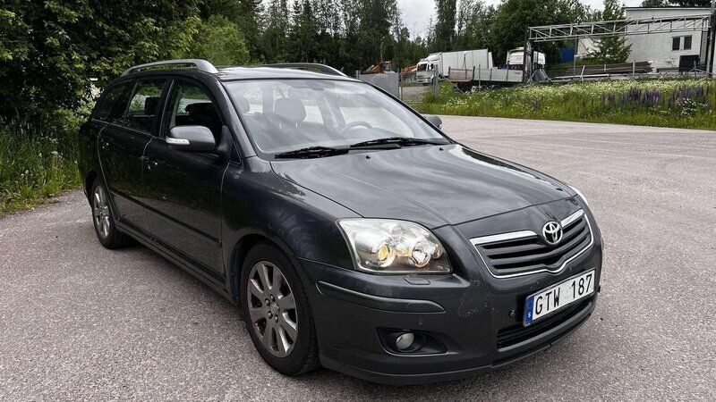 Grå Begagnad 2008 Toyota Avensis Kombi | 43 000 kr (Marknadspris) - Bild 1/4