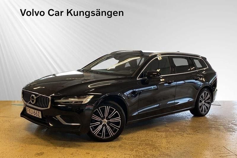 Svart Begagnad 2022 Volvo V60 Kombi | 299 900 kr (Superpris) - Bild 1/4
