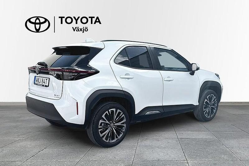 Begagnad Toyota Yaris Cross Style 92 HK (67 kW) 2024 Vit SUV