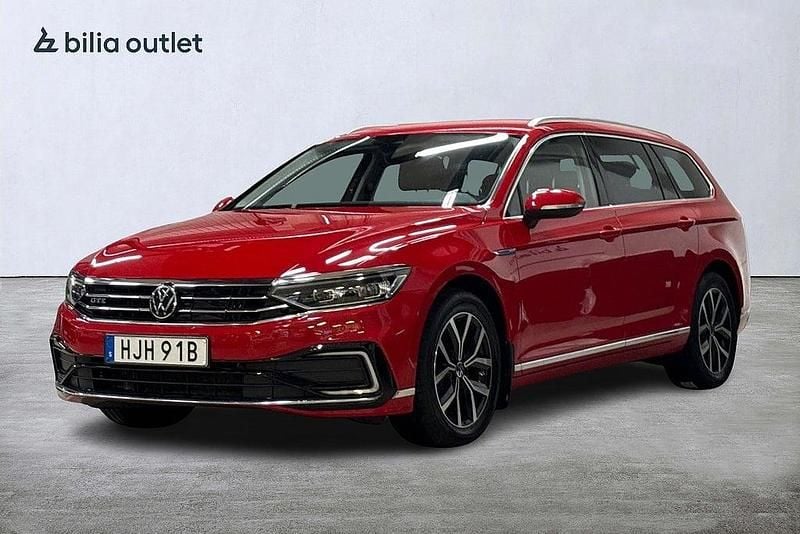 Röd Begagnad 2021 VW Passat GTE Kombi | 279 900 kr (Marknadspris) - Bild 1/3