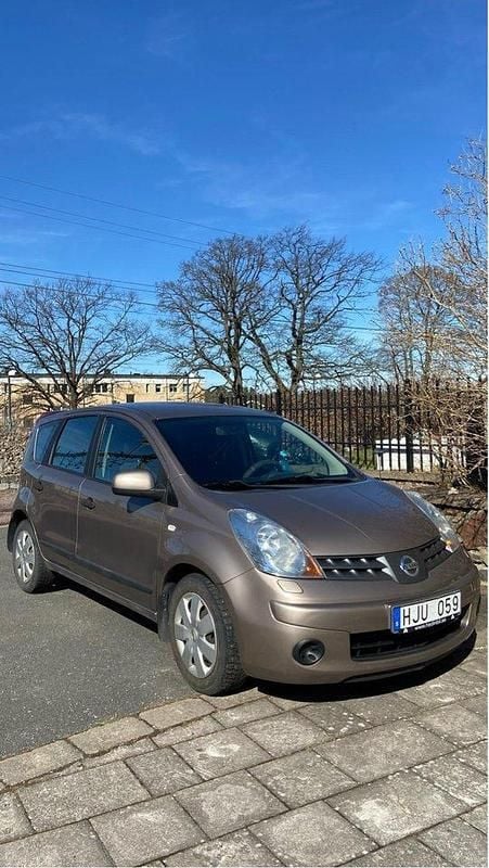 Brun Begagnad 2008 Nissan Note Minibuss | 33 000 kr (Marknadspris) - Bild 1/4