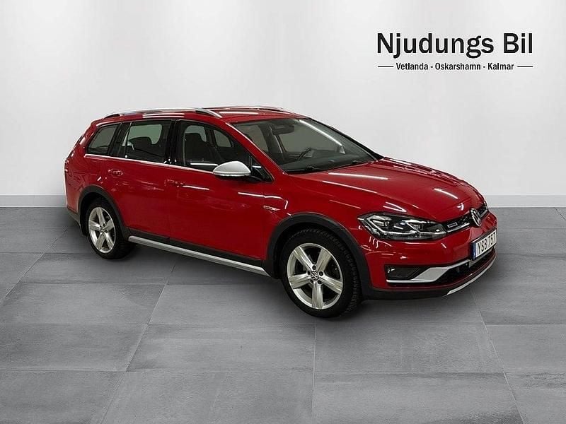 Begagnad VW Golf Alltrack 180 HK (132 kW) 2017 Röd Kombi