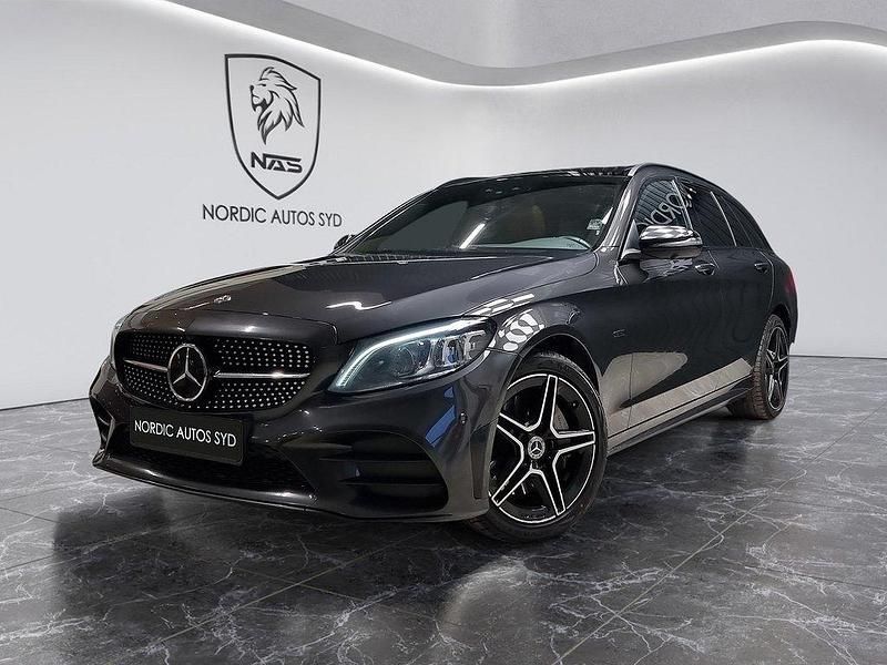 Grå Begagnad 2020 Mercedes C300e AMG Kombi | 269 900 kr (Lite dyr) - Bild 1/4