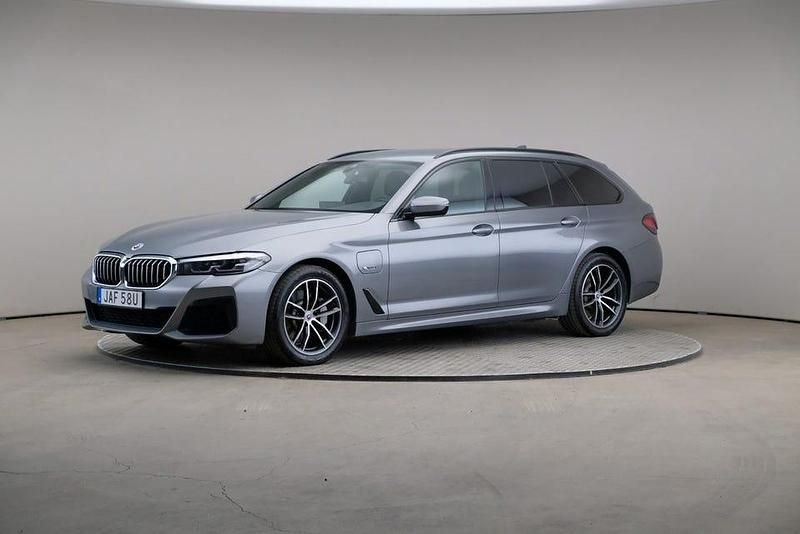 Begagnad BMW 530 M Sport 292 HK (214 kW) 2023 Skyscraper grey metallic (grå metallisk) Kombi
