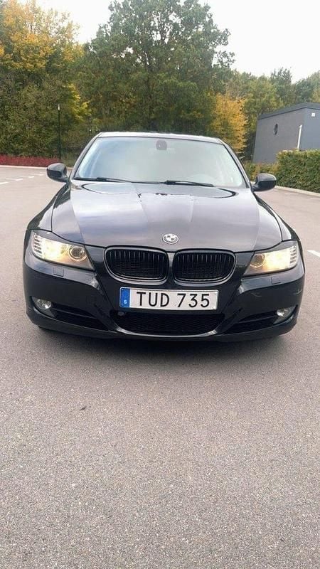 Begagnad 2010 BMW 320 Comfort Edition Sedan | 45 000 kr (Bra pris) - Bild 1/3