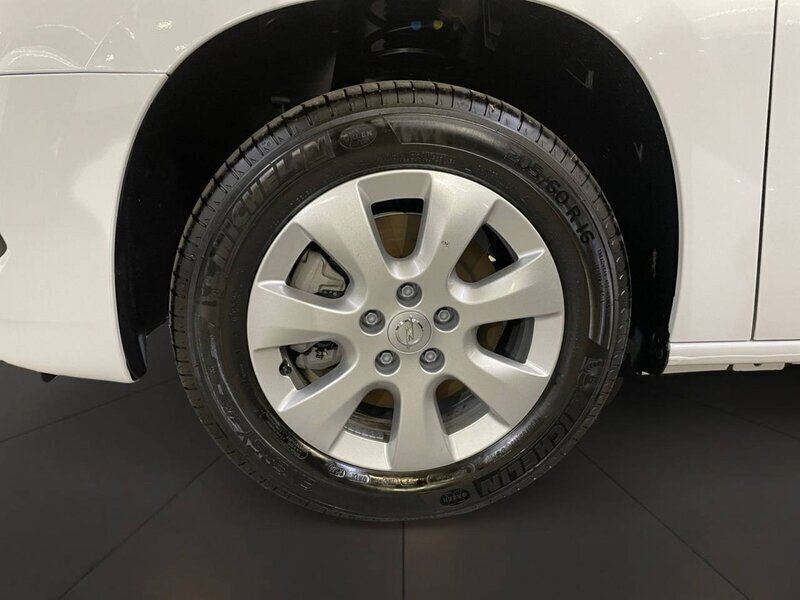 Begagnad Opel Combo 102 HK (75 kW) 2023 Vit Minibuss