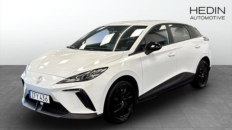 Vit (white) Begagnad 2023 MG MG4 EV Halvkombi | 249 900 kr (Marknadspris) - Bild 1/4