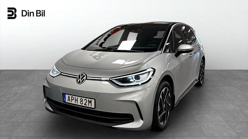 Silver (scale silver metallic) Begagnad 2024 VW ID.3 Pro Performance Halvkombi | 409 000 kr - Bild 1/4