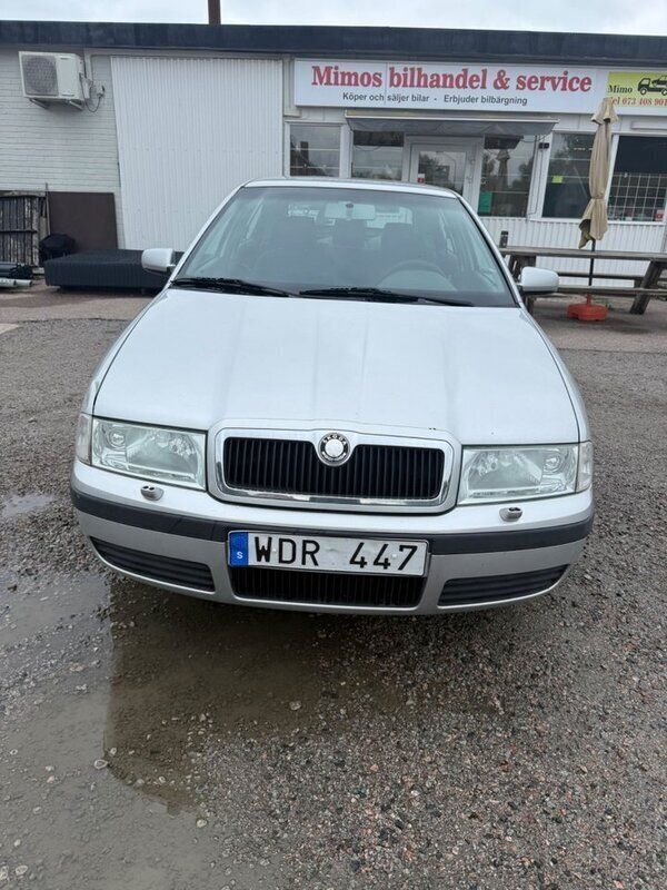 Silver Begagnad 2004 Skoda Octavia Tour Halvkombi | 14 900 kr (Marknadspris) - Bild 1/4