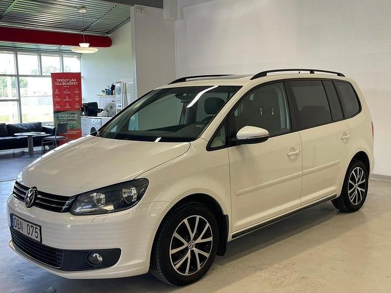 Begagnad VW Touran 105 HK (77 kW) 2014 Vit Minibuss