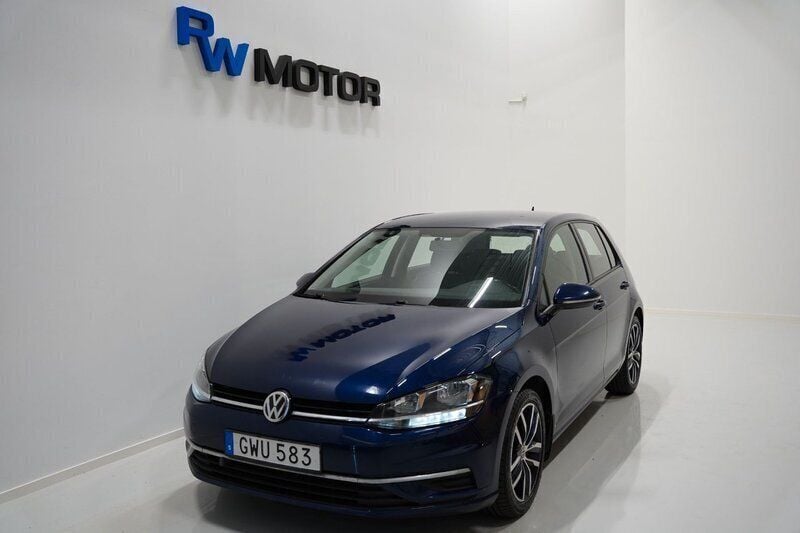 Mörkblå Begagnad 2018 VW Golf VII Halvkombi | 169 700 kr (Marknadspris) - Bild 1/4