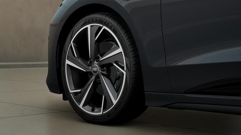 Ny Audi e-tron Sportback S-Line 230 kW (313 HK) 2025 Grå SUV