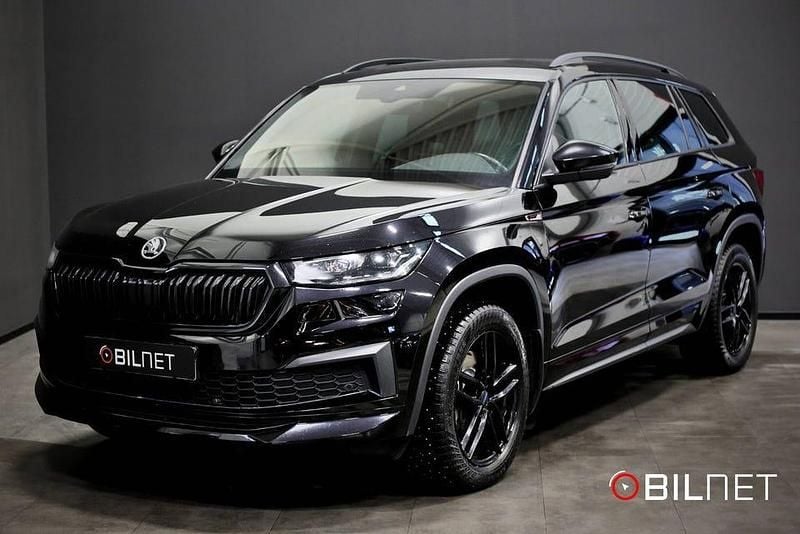 Svart Begagnad 2023 Skoda Kodiaq SportLine SUV | 349 900 kr (Marknadspris) - Bild 1/3