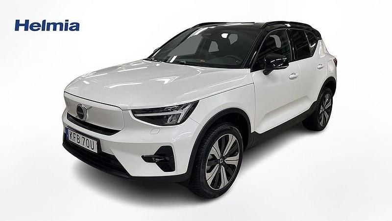 Vit Begagnad 2022 Volvo XC40 Plus SUV | 349 900 kr - Bild 1/4