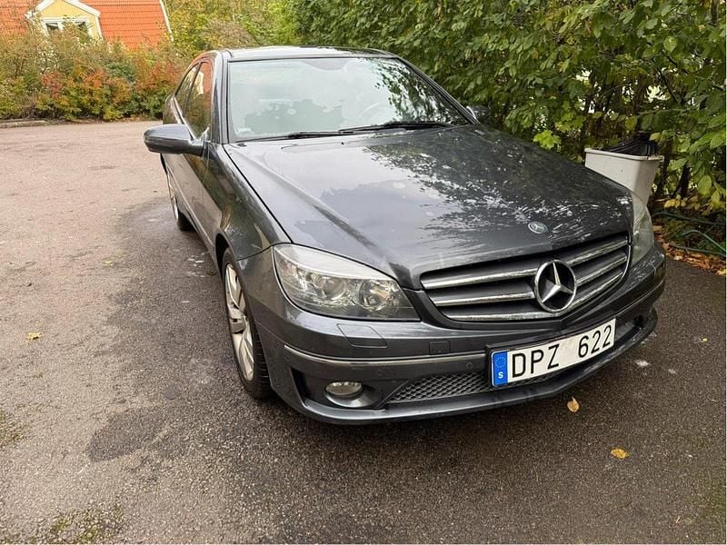 Grå Begagnad 2010 Mercedes CLC180 Halvkombi | 65 000 kr - Bild 1/4