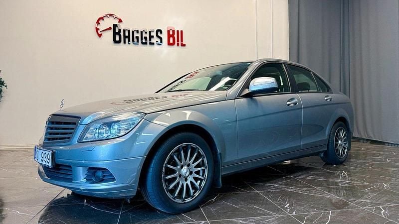 Grå Begagnad 2008 Mercedes C200 Classic Sedan | 59 900 kr (Superpris) - Bild 1/4