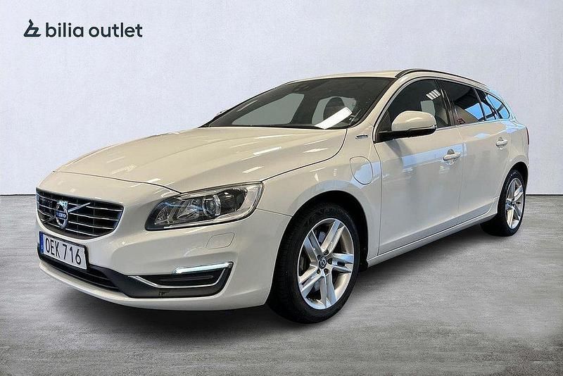 Vit Begagnad 2016 Volvo V60 Momentum Kombi | 159 900 kr (Marknadspris) - Bild 1/3