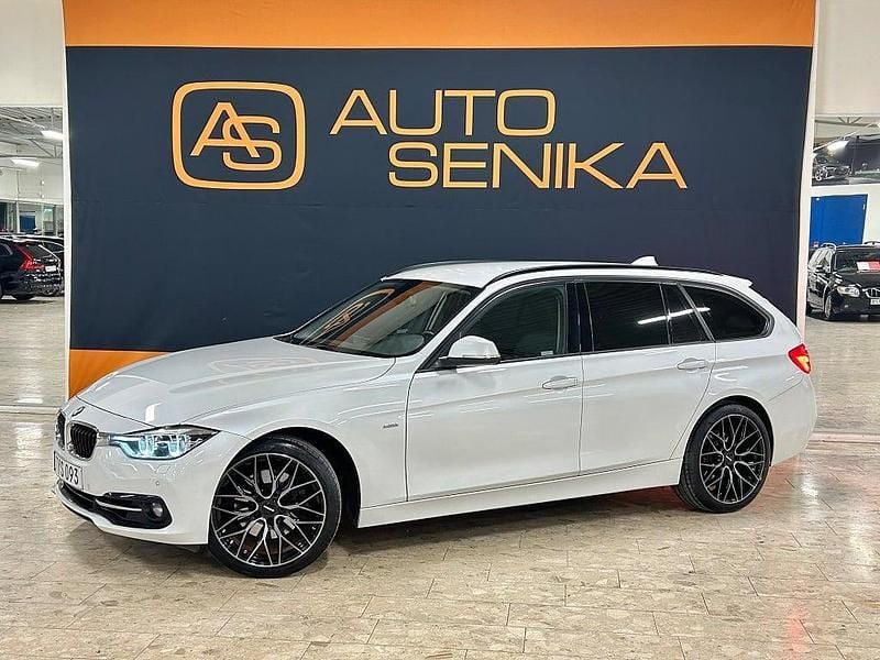 Vit Begagnad 2018 BMW 330 Kombi | 229 900 kr (Bra pris) - Bild 1/4