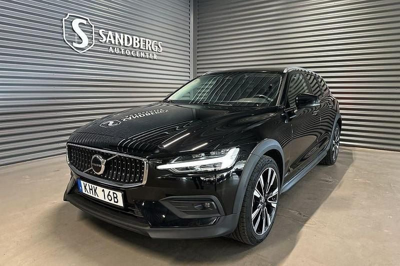 Begagnad Volvo V60 CC Plus 197 HK (144 kW) 2023 Svart Kombi