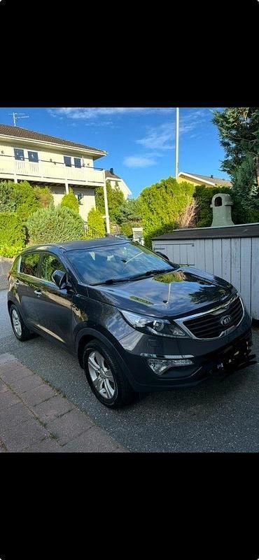 Grå Begagnad 2013 Kia Sportage Comfort SUV | 80 000 kr (Bra pris) - Bild 1/4