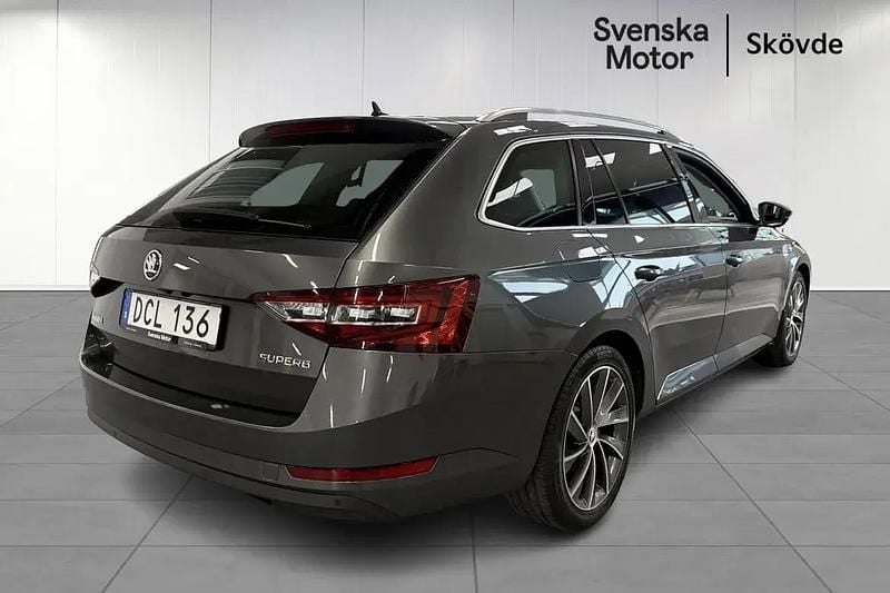 Begagnad Skoda Superb LAURIN & KLEMENT 182 HK (133 kW) 2018 Grå Kombi