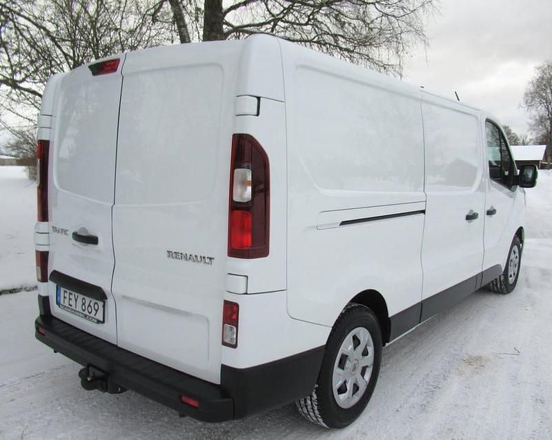 Begagnad Renault Trafic 150 HK (110 kW) 2022 Vit Minibuss