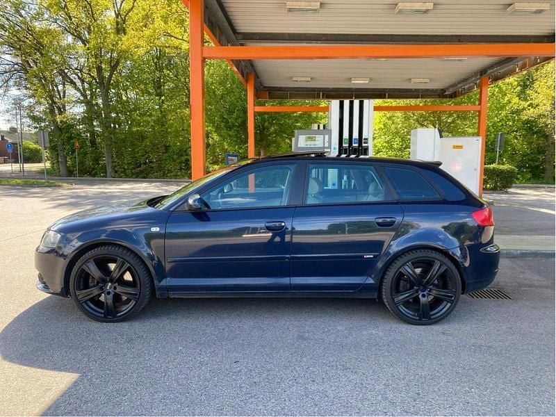 Blå Begagnad 2006 Audi A3 Sportback S-Line Halvkombi | 69 000 kr (Marknadspris) - Bild 1/4