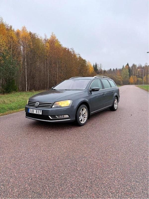 Grå Begagnad 2012 VW Passat Kombi | 54 000 kr (Bra pris) - Bild 1/4