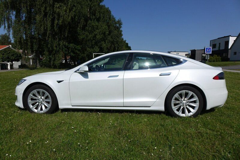 Vit Begagnad 2019 Tesla Model S Sedan | 369 000 kr (Lite dyr) - Bild 1/4