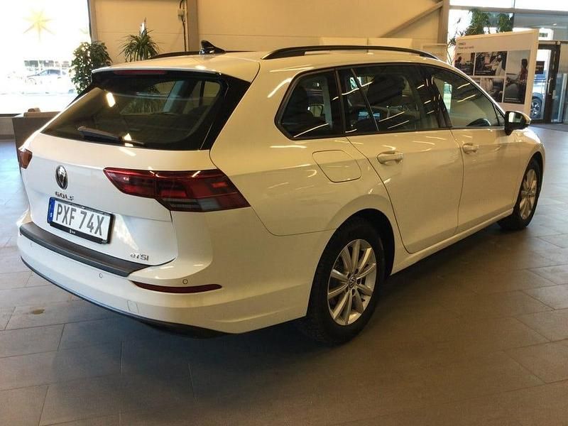 Begagnad VW Golf VIII 131 HK (96 kW) 2021 Vit Kombi