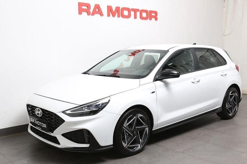 Atlas white Ny 2025 Hyundai i30 N Line Halvkombi | 328 900 kr - Bild 1/4