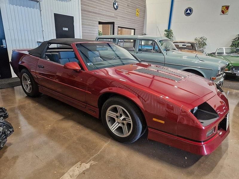 Mörkröd Begagnad 1988 Chevrolet Camaro Cab | 215 900 kr - Bild 1/4