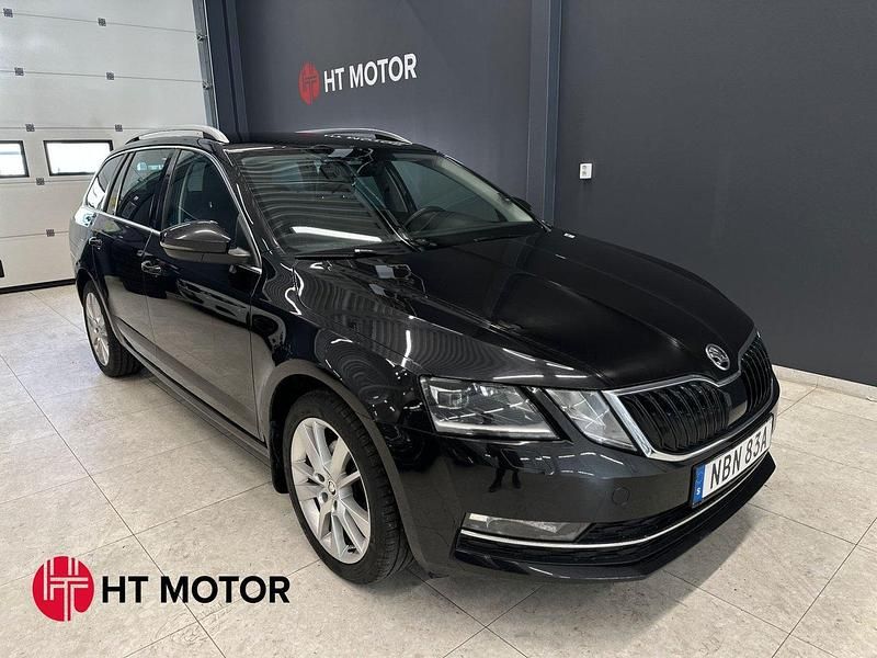 Svart Begagnad 2020 Skoda Octavia Kombi | 164 900 kr (Marknadspris) - Bild 1/3