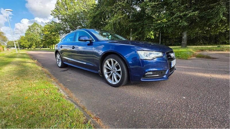 Blå Begagnad 2013 Audi A5 Sportback Comfort Halvkombi | 107 000 kr (Marknadspris) - Bild 1/4
