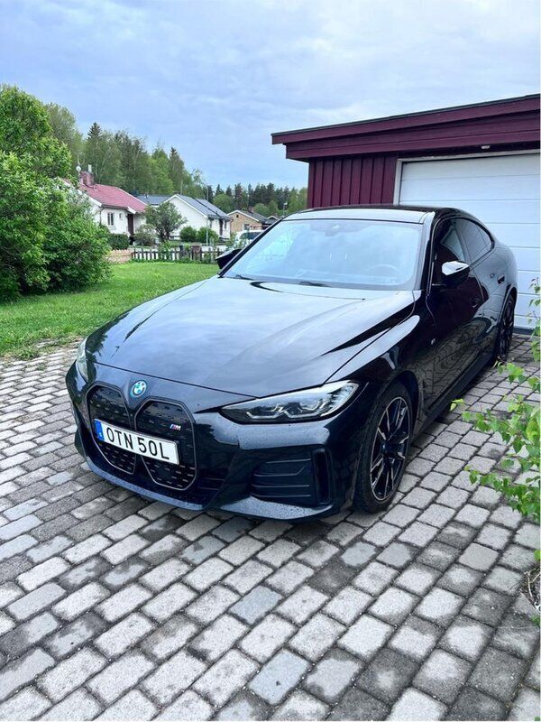 Svart Begagnad 2024 BMW i4 M Sport Sedan | 535 000 kr (Marknadspris) - Bild 1/4