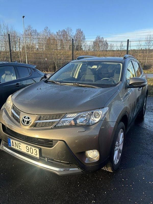 Brun Begagnad 2013 Toyota RAV4 Active SUV | 149 900 kr (Marknadspris) - Bild 1/1