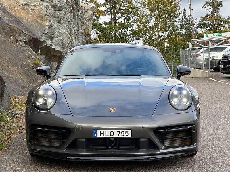 Begagnad Porsche 992 480 HK (353 kW) 2023 Grå Sportkupé