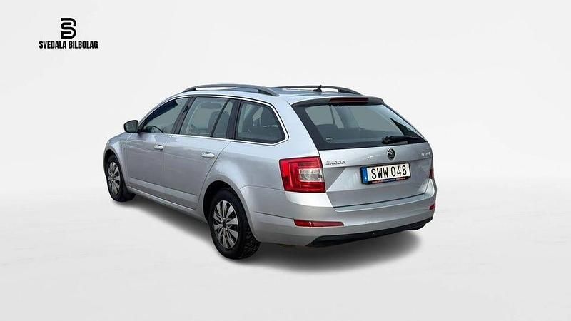 Begagnad Skoda Octavia 106 HK (77 kW) 2015 Silver Halvkombi