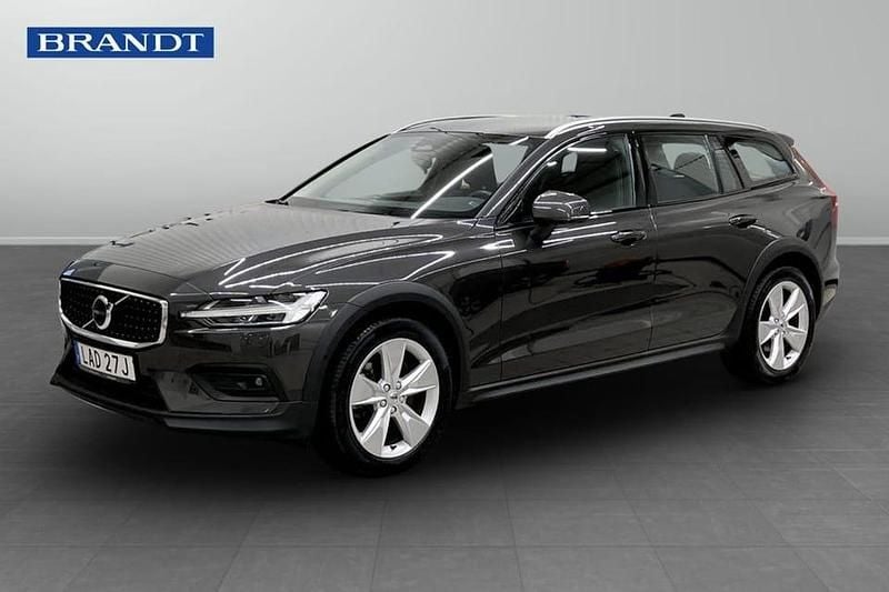 Grå Begagnad 2023 Volvo V60 CC Core Kombi | 379 900 kr (Marknadspris) - Bild 1/4