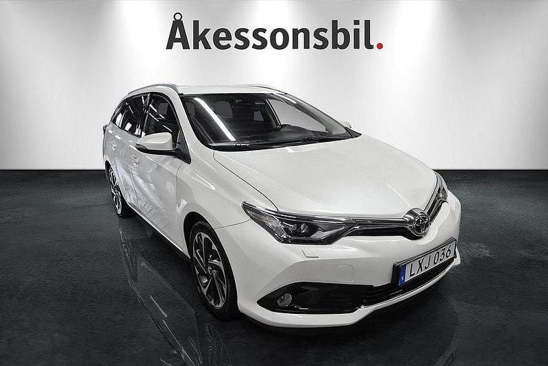 Vit Begagnad 2015 Toyota Auris Kombi | 99 000 kr (Marknadspris) - Bild 1/4