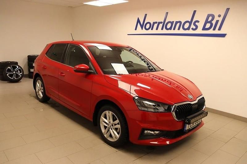 Velvet red metallic Begagnad 2022 Skoda Fabia Halvkombi | 219 000 kr (Lite dyr) - Bild 1/4