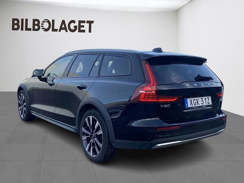 Begagnad Volvo V60 CC Ultimate 253 HK (186 kW) 2024 Svart Kombi