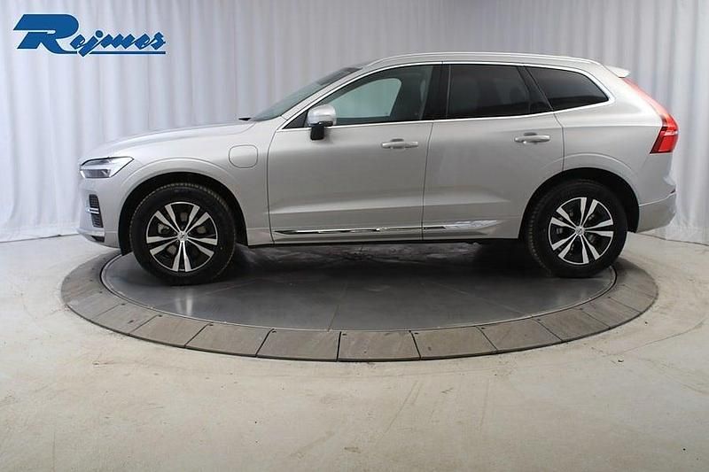 Begagnad Volvo XC60 Core 253 HK (186 kW) 2024 Silver SUV