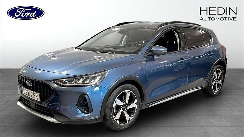 Blå Begagnad 2022 Ford Focus Active Halvkombi | 199 900 kr (Lite dyr) - Bild 1/4