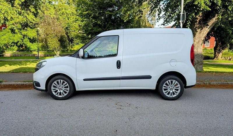 Vit Begagnad 2015 Fiat Doblò Minibuss | 79 000 kr (Lite dyr) - Bild 1/4
