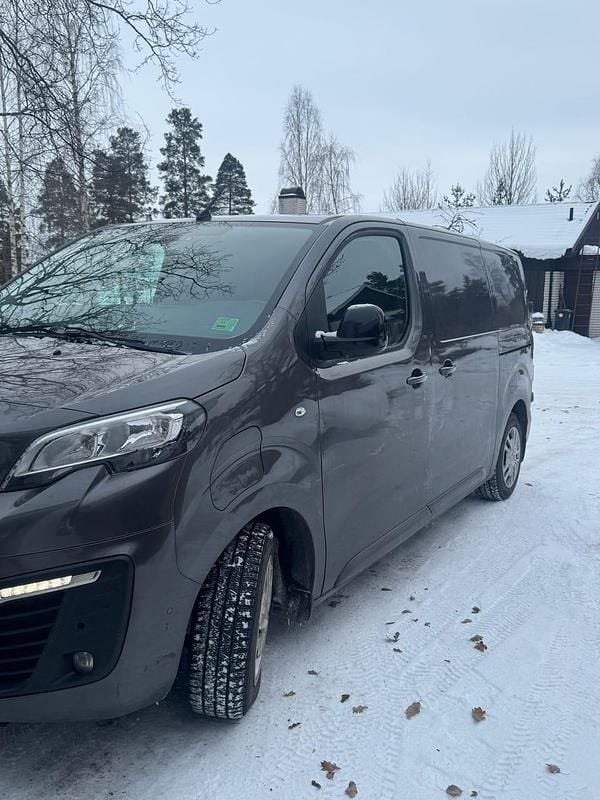 Begagnad Peugeot e-Expert 100 kW (136 HK) 2022 Grå metallic Van