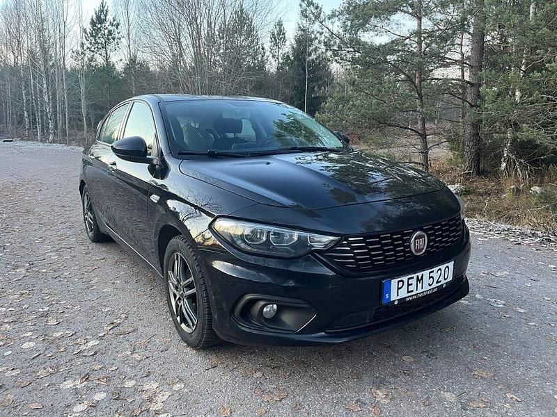 Begagnad 2017 Fiat Tipo Halvkombi | 87 000 kr (Marknadspris) - Bild 1/4